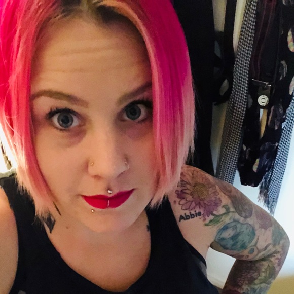 Meet your Posher, Lisa - Picture 1 of 1